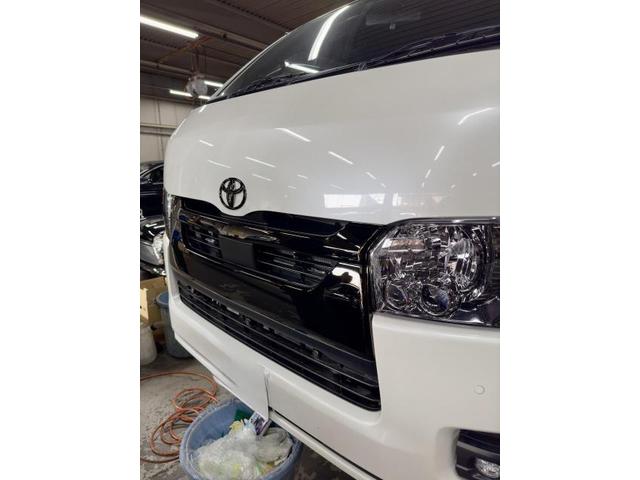 トヨタ　ハイエースバン　カスタム　ブラッククローム ブラックアウト 京都府　京都市　輸入車　外車　修理　車検　メンテナンス　カスタム　タイヤ交換　宇治市　長岡京市　亀岡市　大津市　草津市　守山市　栗東市　茨木市　高槻市　奈良市