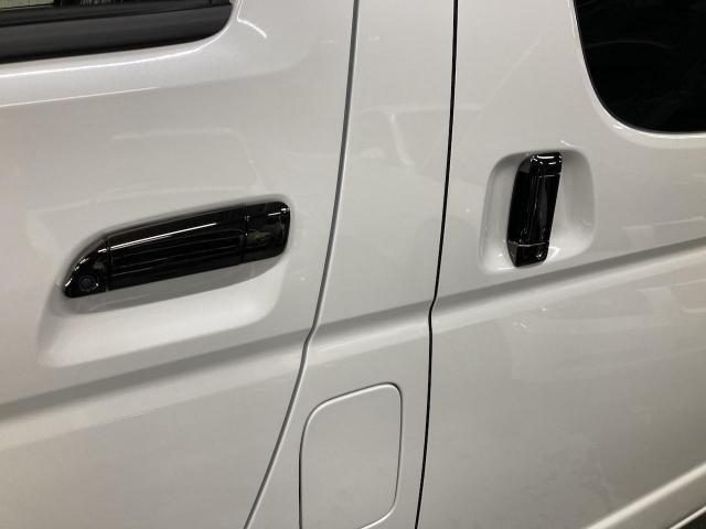 トヨタ　ハイエースバン　カスタム　ブラッククローム ブラックアウト 京都府　京都市　輸入車　外車　修理　車検　メンテナンス　カスタム　タイヤ交換　宇治市　長岡京市　亀岡市　大津市　草津市　守山市　栗東市　茨木市　高槻市　奈良市