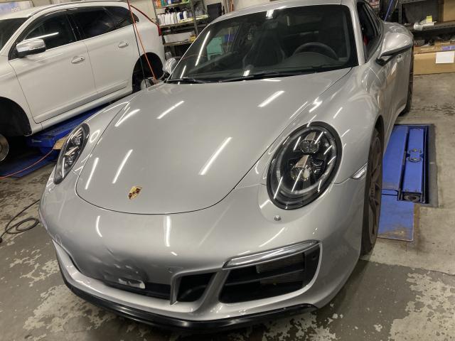 ポルシェ　９１１　ガソリン車用(オイル交換)　オイルエレメント交換　京都府　京都市　輸入車　外車　修理　車検　メンテナンス　カスタム　タイヤ交換　宇治市　長岡京市　亀岡市　大津市　草津市　守山市　栗東市　茨木市　高槻市　奈良市