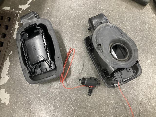 アウディ　Ａ７スポーツバック　フューエルリッド　給油口　交換　京都府　京都市　輸入車　外車　修理　車検　メンテナンス　カスタム　タイヤ交換　宇治市　長岡京市　亀岡市　大津市　草津市　守山市　栗東市　茨木市　高槻市　奈良市