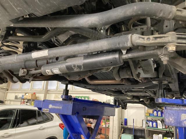 クライスラー・ジープ　ジープ・ラングラーアンリミテッド　カスタム　ビルシュタイン　ステアリングダンパー　スタッドレスタイヤ　京都府　京都市　輸入車　外車　修理　車検　メンテナンス　カスタム　タイヤ交換　宇治市　長岡京市　亀岡市　大津市　草津