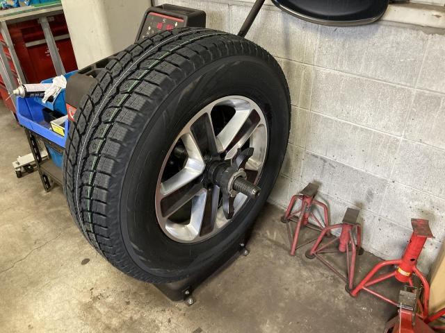 クライスラー・ジープ　ジープ・ラングラーアンリミテッド　カスタム　ビルシュタイン　ステアリングダンパー　スタッドレスタイヤ　京都府　京都市　輸入車　外車　修理　車検　メンテナンス　カスタム　タイヤ交換　宇治市　長岡京市　亀岡市　大津市　草津