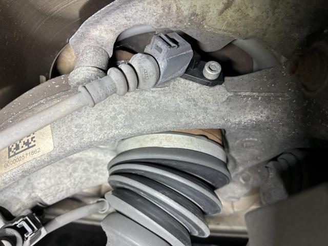 ポルシェ　マカン　エンジン関連修理・整備　エンジンチェックランプ点灯　ABSセンサー交換　宇治市　長岡京市　亀岡市　大津市　草津市　守山市　栗東市　茨木市　高槻市　奈良市