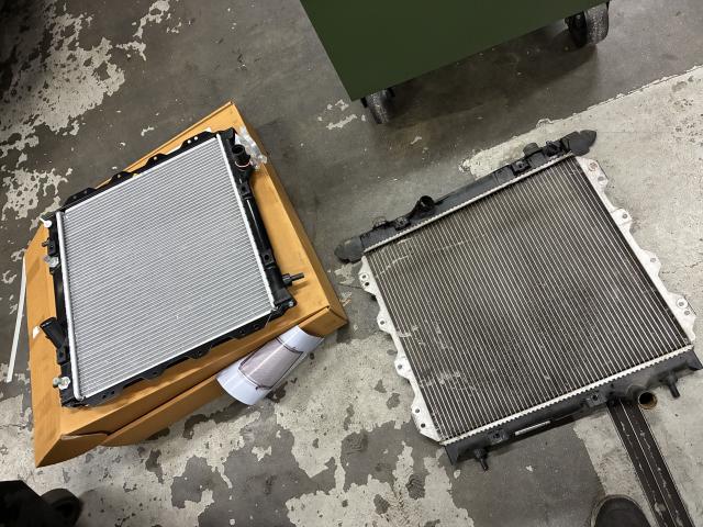 クライスラー　クライスラー・ＰＴクルーザー　エンジン関連修理・整備　水漏れ　ラジエーター交換　宇治市　長岡京市　亀岡市　大津市　草津市　守山市　栗東市　茨木市　高槻市　奈良市