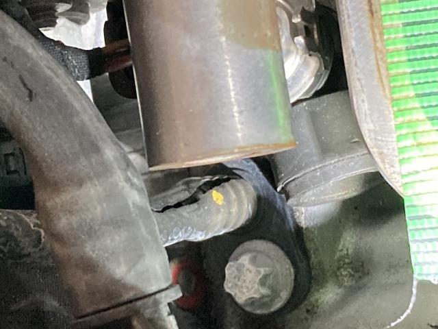 ポルシェ　マカン　エンジン関連修理・整備　冷却水漏れ　警告灯　チェックランプ　京都府　京都市　輸入車　外車　修理　車検　メンテナンス　カスタム　タイヤ交換　宇治市　長岡京市　亀岡市　大津市　草津市　守山市　栗東市　茨木市　高槻市　奈良市