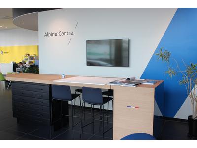 ＡＬＰＩＮＥ正規ディーラーです！」