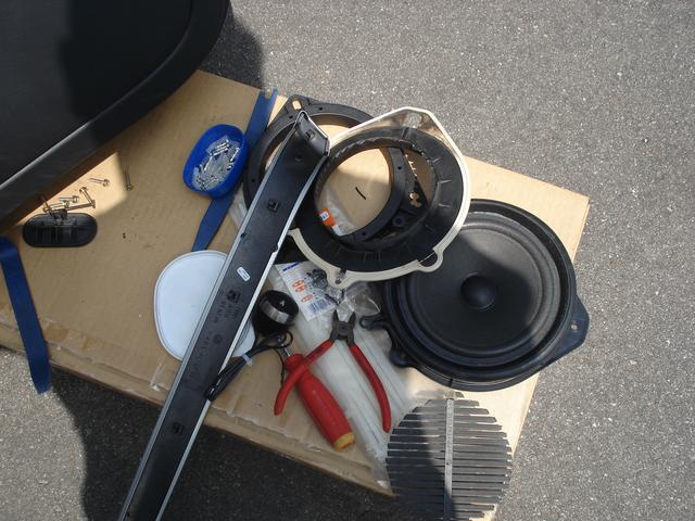 山形県酒田市、部品持込み作業、アウディＡ４のオーディオ・スピーカー交換作業。