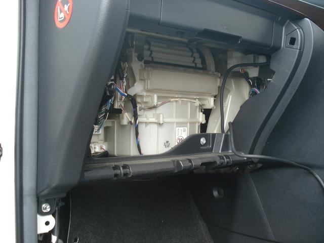 山形県酒田市、トヨタ・アルファード（ＡＮＨ２０）、エンジンスターターとバックカメラ取付