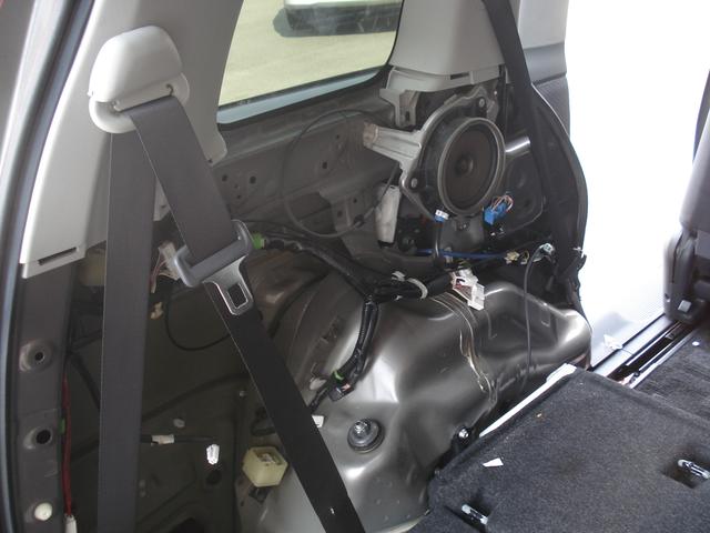 山形県酒田市東町、部品持ち込み大歓迎ジャックロード、トヨタ・アイススにバックカメラ取付。