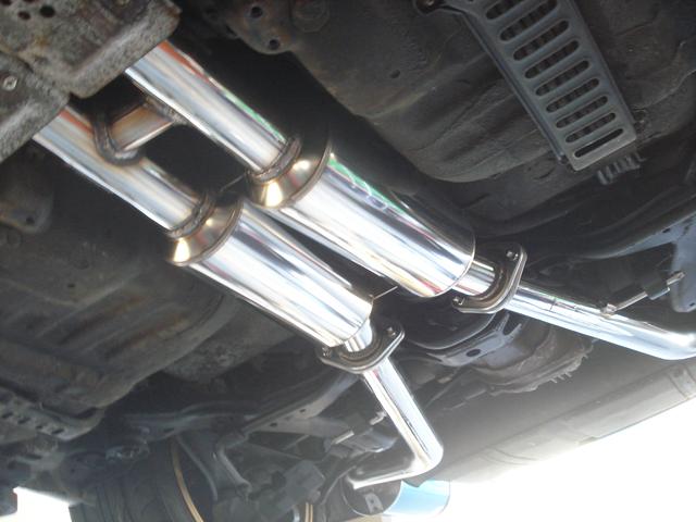 山形県酒田市部品持込大歓迎のジャックロード、日産フェアレディＺに柿本改マフラー交換