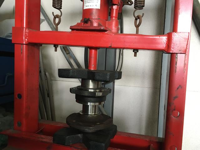 BMW X3 WX20 F25 ハブベアリング　交換