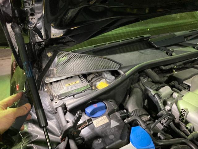 アウディ Q7  ECU　エンジンかからない  始動不良　
